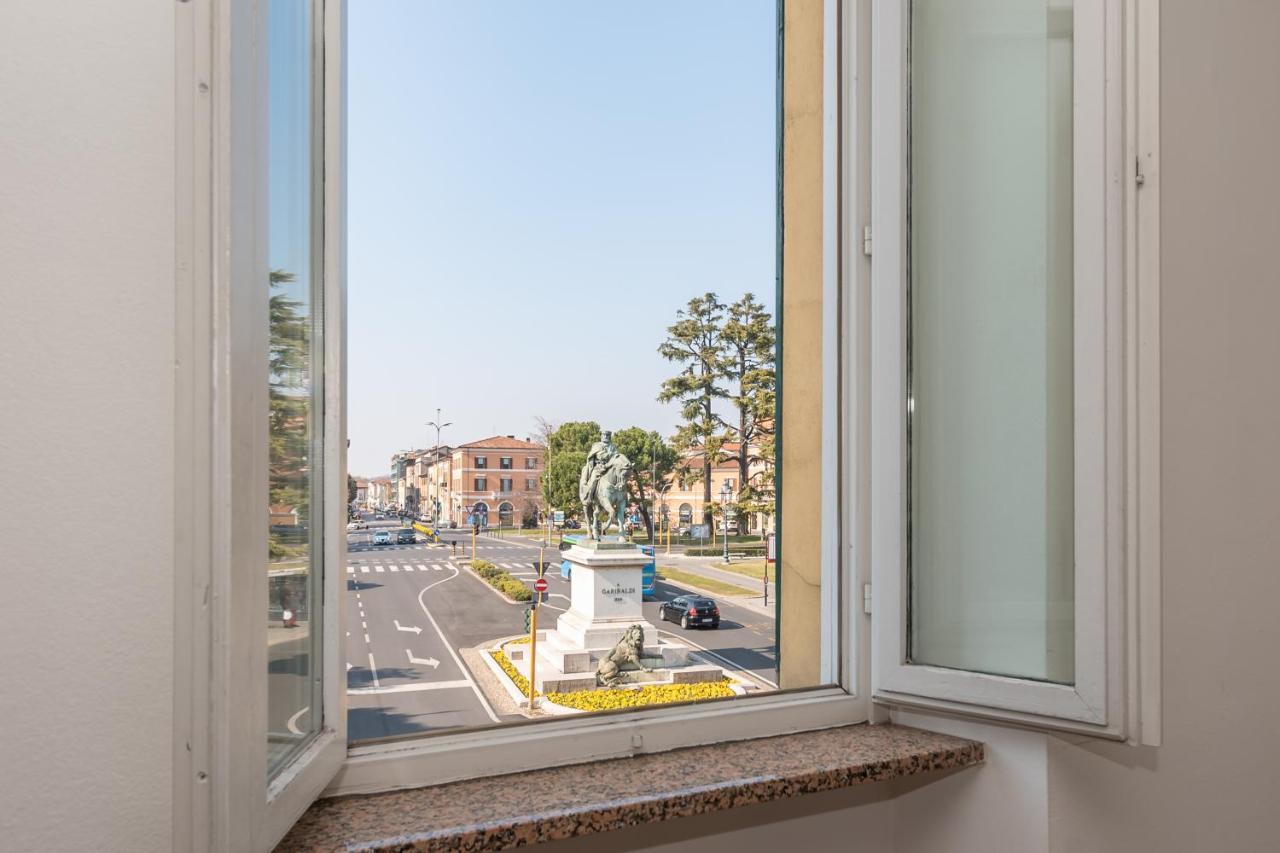 Appartamento Piazza Garibaldi - F&L Apartment Бреша Екстериор снимка