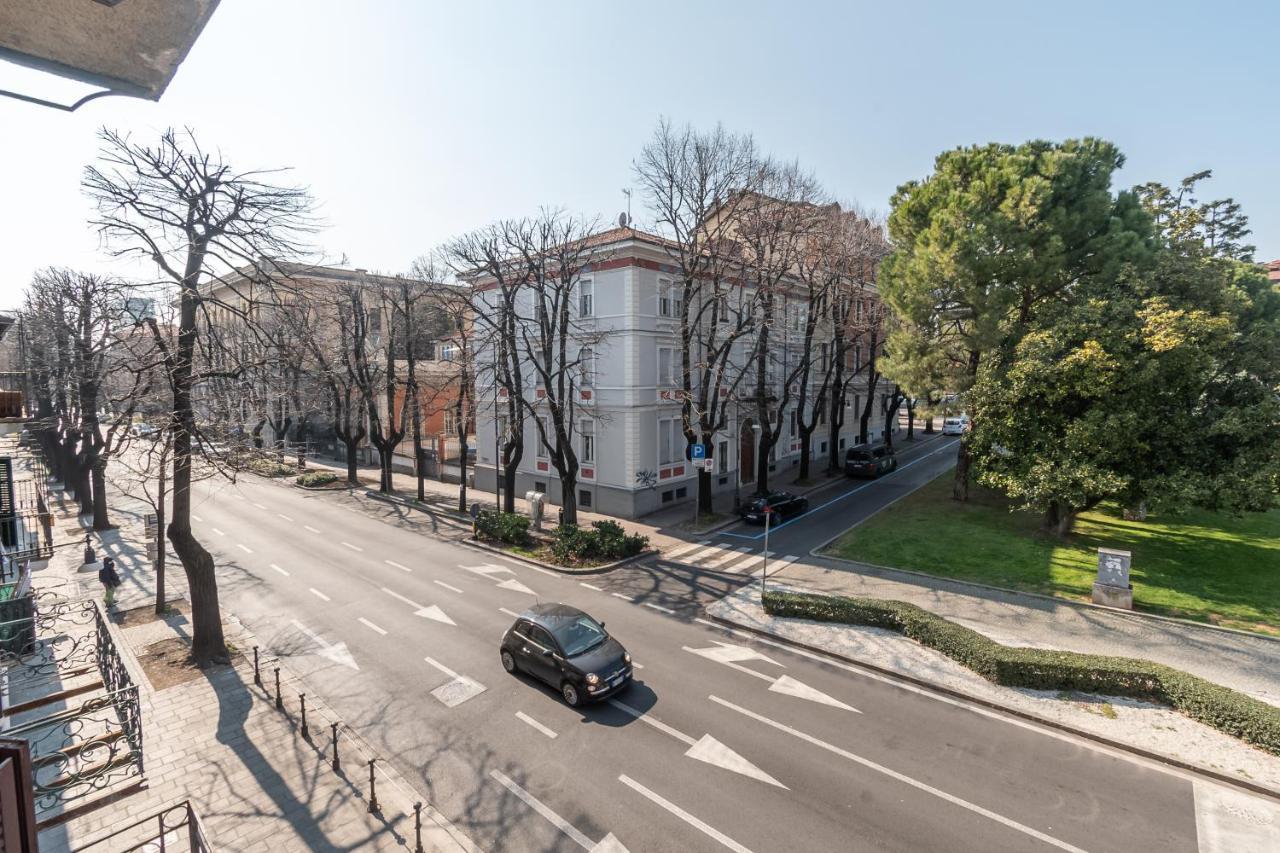 Appartamento Piazza Garibaldi - F&L Apartment Бреша Екстериор снимка