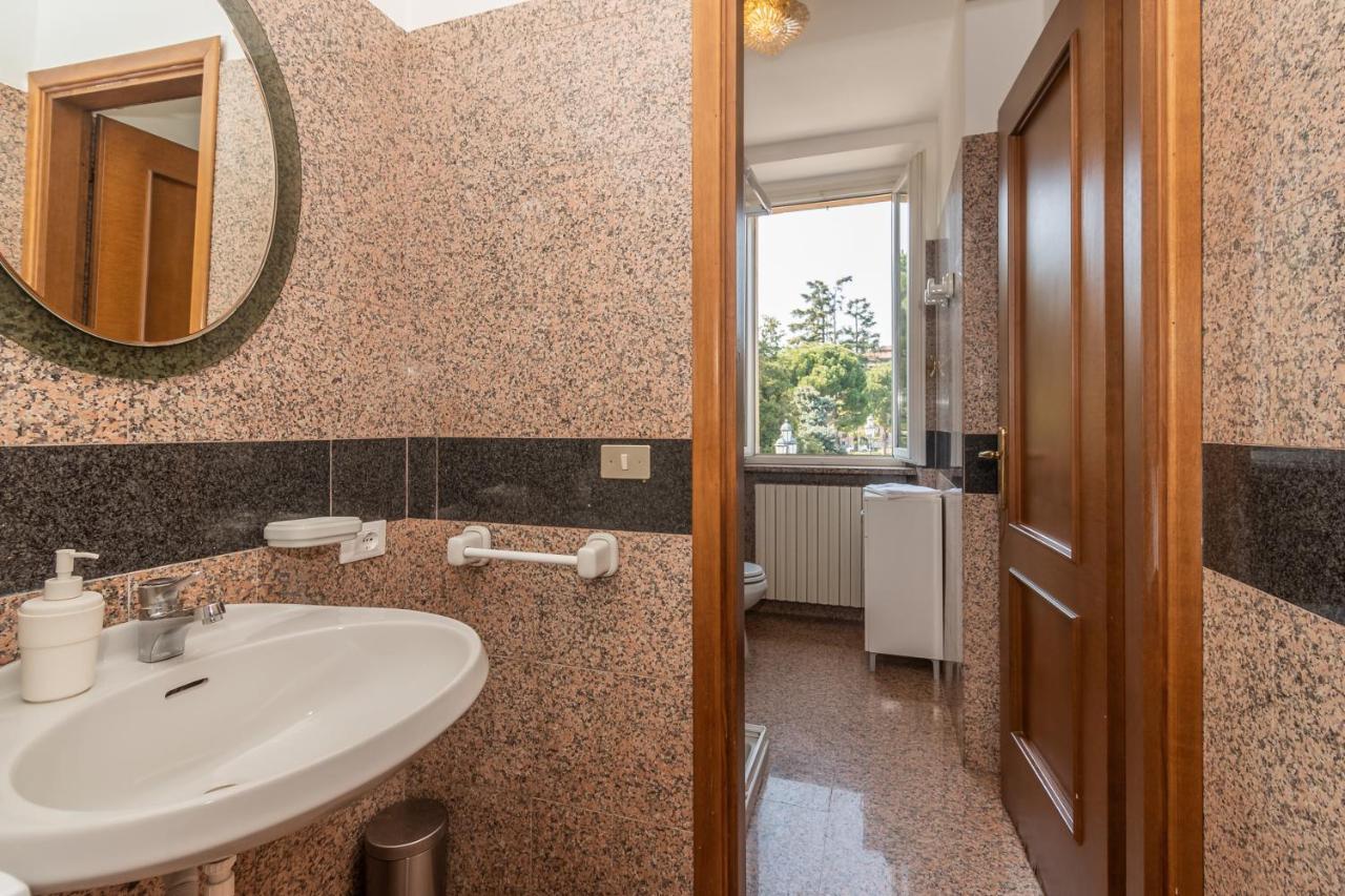 Appartamento Piazza Garibaldi - F&L Apartment Бреша Екстериор снимка
